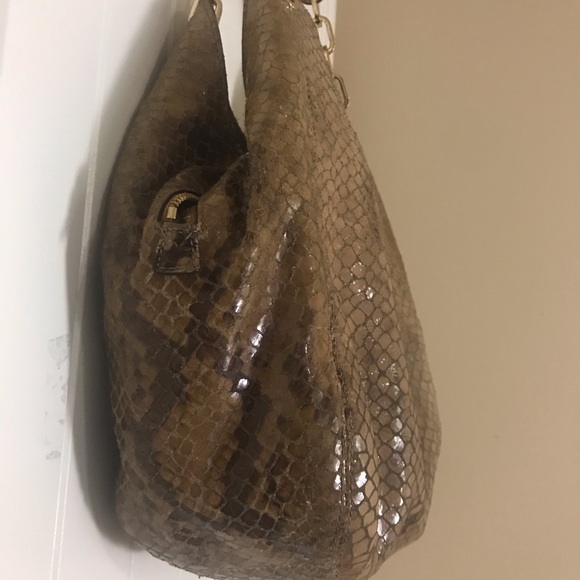 Michael kors purse - Picture 3 of 16